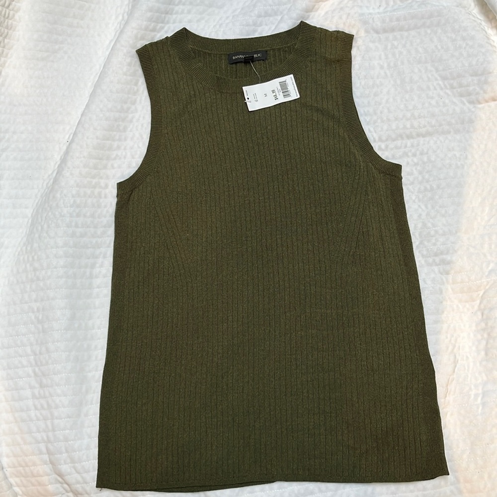 Banana Republic Jackie sleeveless sweater with tags. Never worn size medium